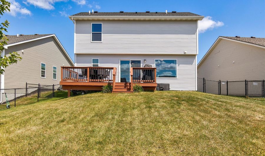 1924 17th St SE, Altoona, IA 50009 - 4 Beds, 4 Bath