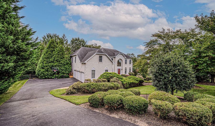 5 FOXVIEW Cir, Hockessin, DE 19707 - 4 Beds, 5 Bath