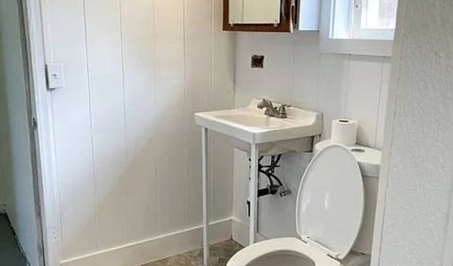 82 D Hoku St, Hilo, HI 96720 - 9 Beds, 3 Bath