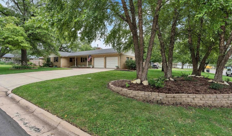 291 W Westwood Dr, Augusta, KS 67010 - 3 Beds, 3 Bath