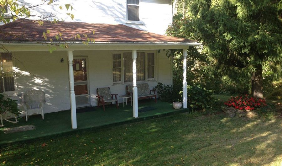 215 Cehily Rd, Allegheny Twp., PA 15068 - 3 Beds, 1 Bath