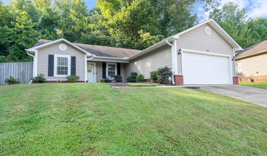 509 Sharon Oaks Ct, Benton, AR 72019 - 3 Beds, 2 Bath