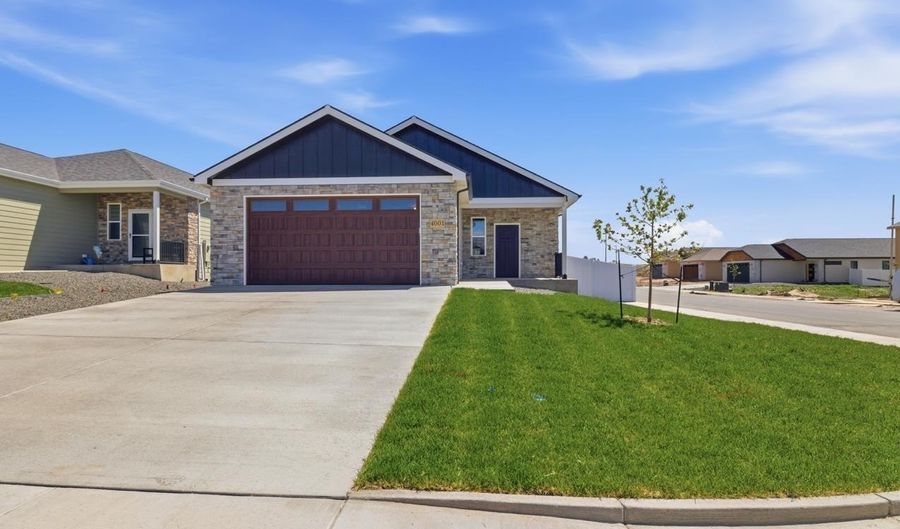 4051 SADDLEBACK Ln, Cheyenne, WY 82001 - 2 Beds, 2 Bath