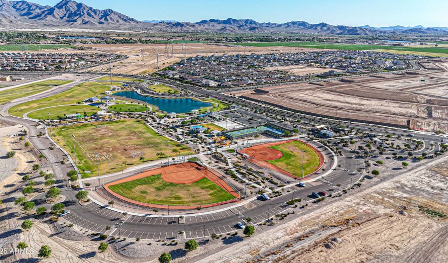 12122 W Levi Dr, Avondale, AZ 85323 - 5 Beds, 3 Bath