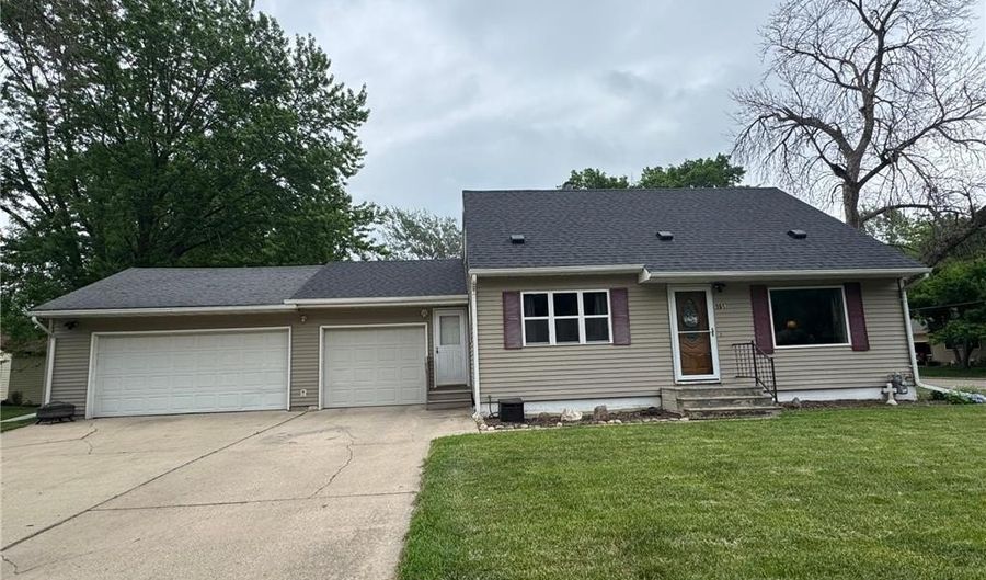 955 S 3rd Ave, Albert Lea, MN 56007 - 4 Beds, 2 Bath