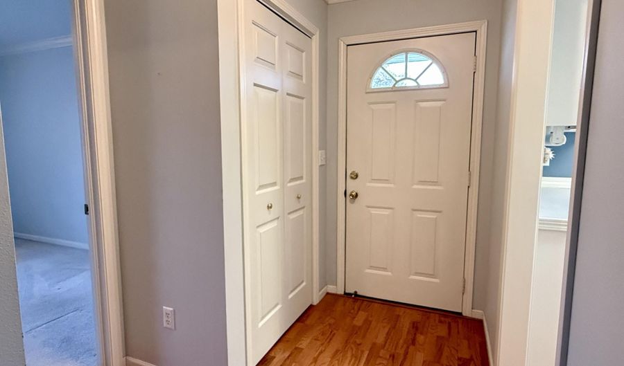 1307 N Dakota St, Aberdeen, SD 57401 - 2 Beds, 2 Bath