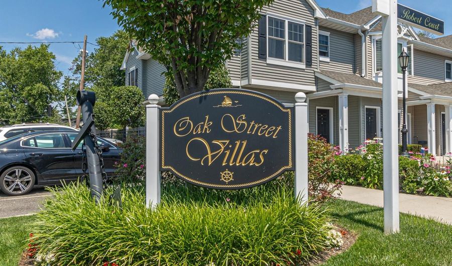 5 Robert Court St, Amityville, NY 11701 - 1 Beds, 2 Bath