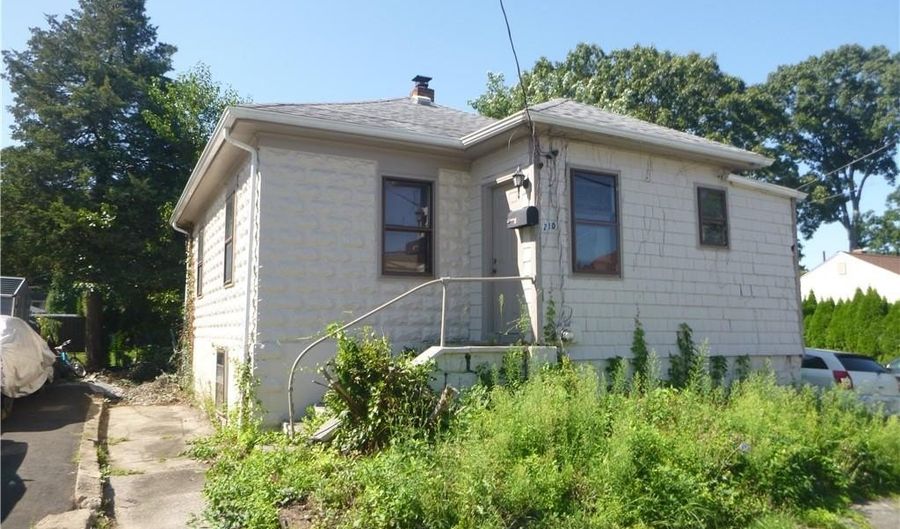 210 Hyde St, Cranston, RI 02920 - 1 Beds, 1 Bath