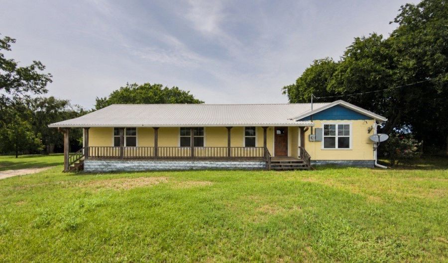 322 Hcr 2320, Abbott, TX 76621 - 3 Beds, 2 Bath