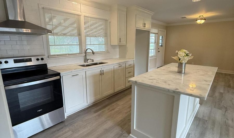 3101 Pine St, Abbeville, LA 70510 - 3 Beds, 2 Bath