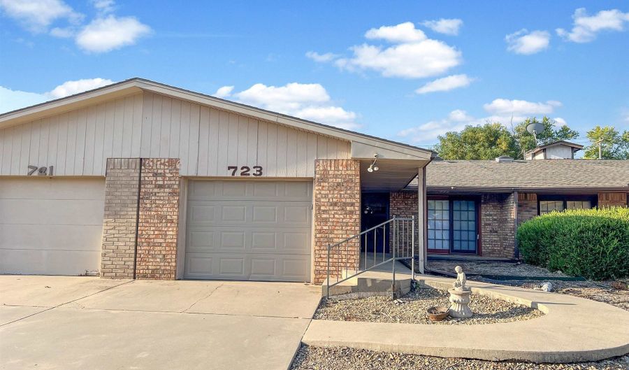 723 Maple, Alva, OK 73717 - 2 Beds, 2 Bath