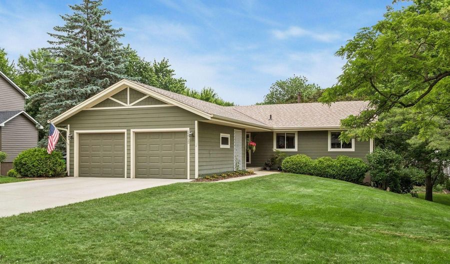 12725 Ethelton Way, Apple Valley, MN 55124 - 4 Beds, 2 Bath