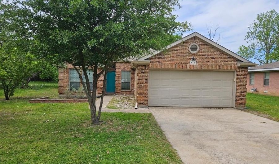 612 S Interurban St, Anna, TX 75409 - 4 Beds, 2 Bath