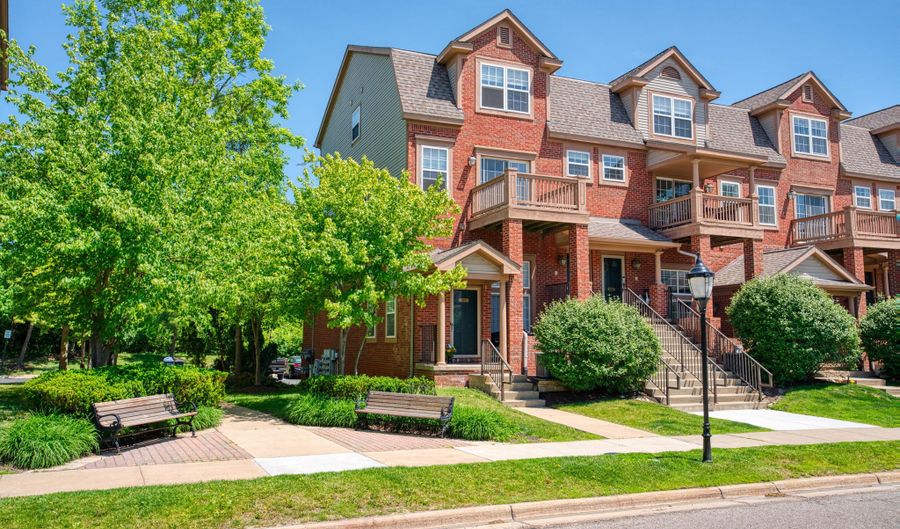 2889 Barclay Way, Ann Arbor, MI 48105 - 2 Beds, 3 Bath