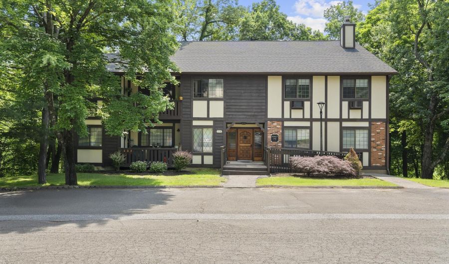 8 Carlisle Ct 8, Brookfield, CT 06804 - 1 Beds, 1 Bath