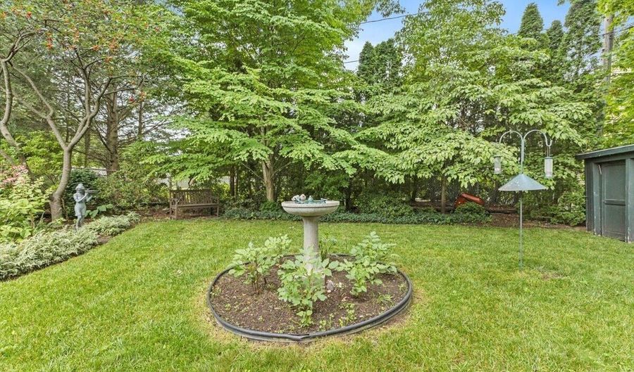 73 Oakwood St, Albany, NY 12208 - 4 Beds, 2 Bath