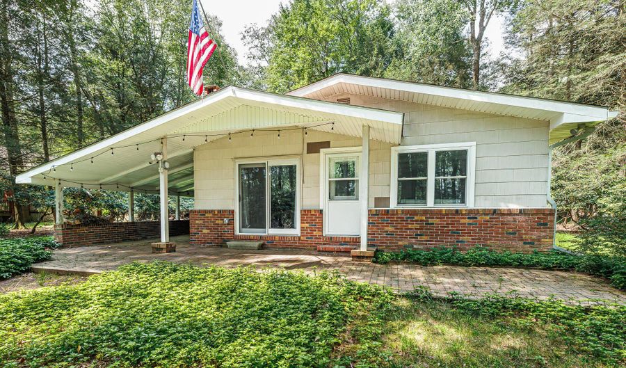 108 Mills Dr, Albrightsville, PA 18210 - 3 Beds, 2 Bath