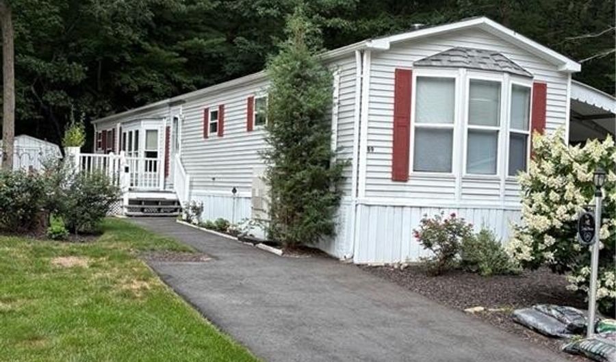 89 Sherwood Valley Ln, Coventry, RI 02816 - 2 Beds, 2 Bath
