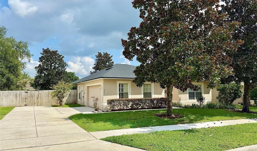 2555 PALMETTO RIDGE Cir, Apopka, FL 32712 - 4 Beds, 2 Bath