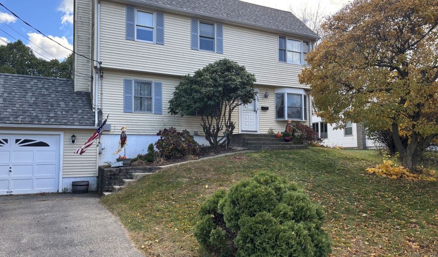 25 Beechwood Dr, Ansonia, CT 06401 - 3 Beds, 2 Bath