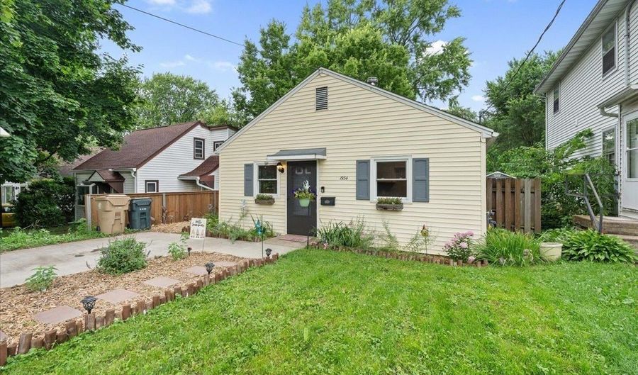 1934 Schlimgen Ave, Madison, WI 53704 - 2 Beds, 1 Bath