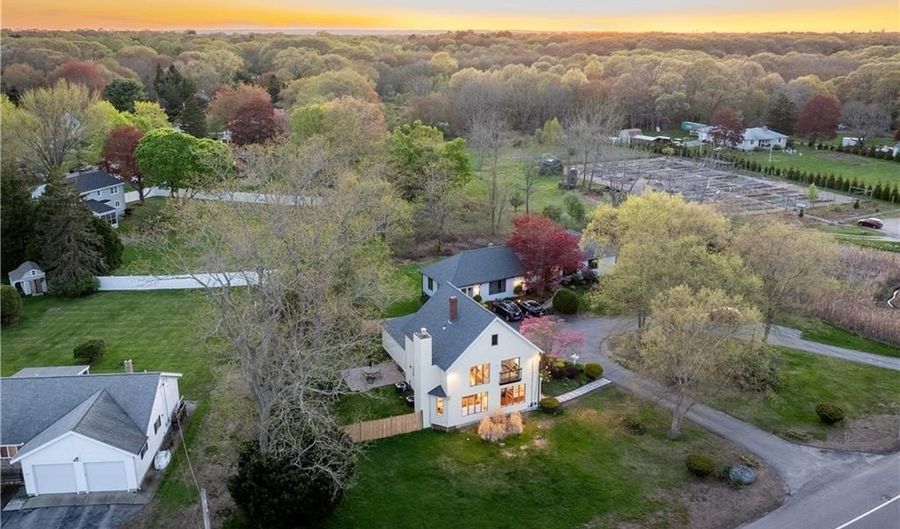 1705 Wampanoag Trl, Barrington, RI 02806 - 3 Beds, 3 Bath