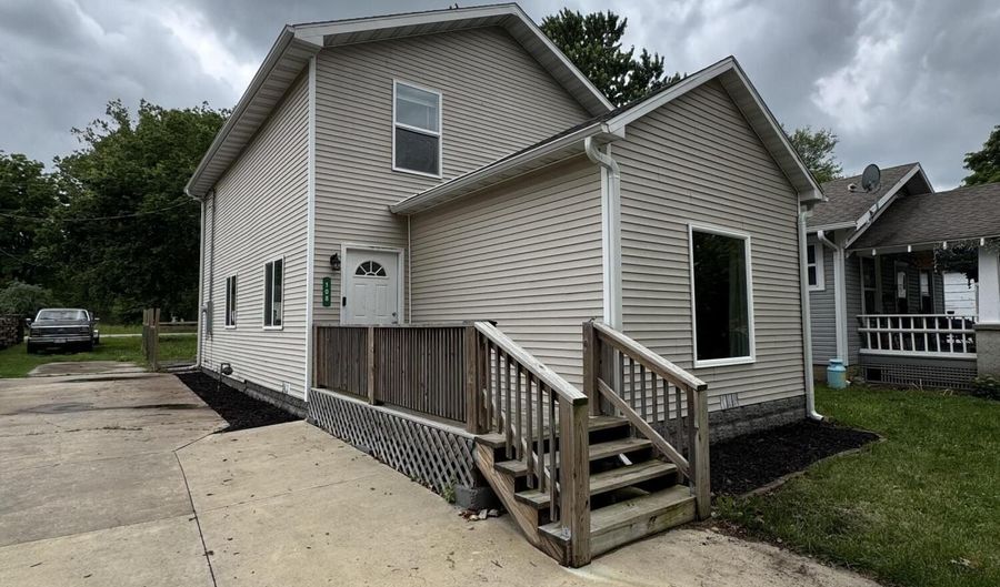 108 Jasper St, Aurora, MO 65605 - 4 Beds, 3 Bath