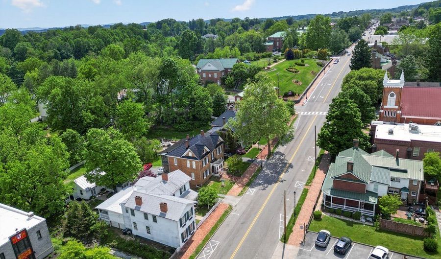 116 E Main St, Abingdon, VA 24210 - 4 Beds, 5 Bath