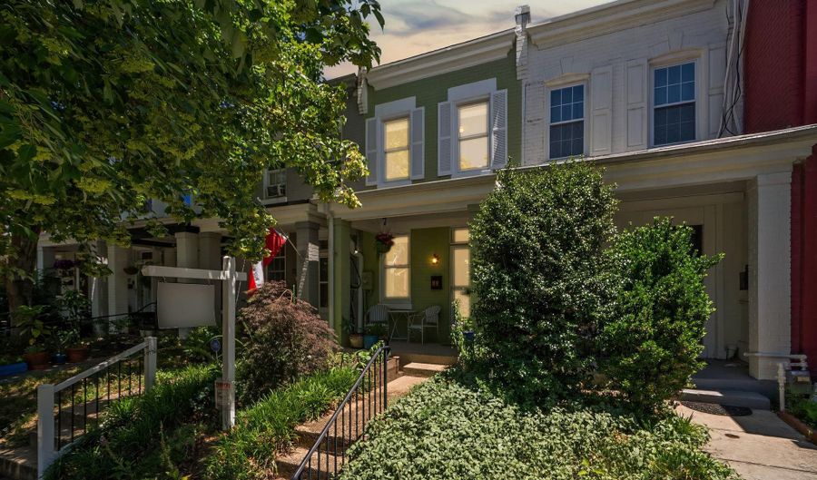 11 16TH St NE, Washington, DC 20002 - 2 Beds, 2 Bath