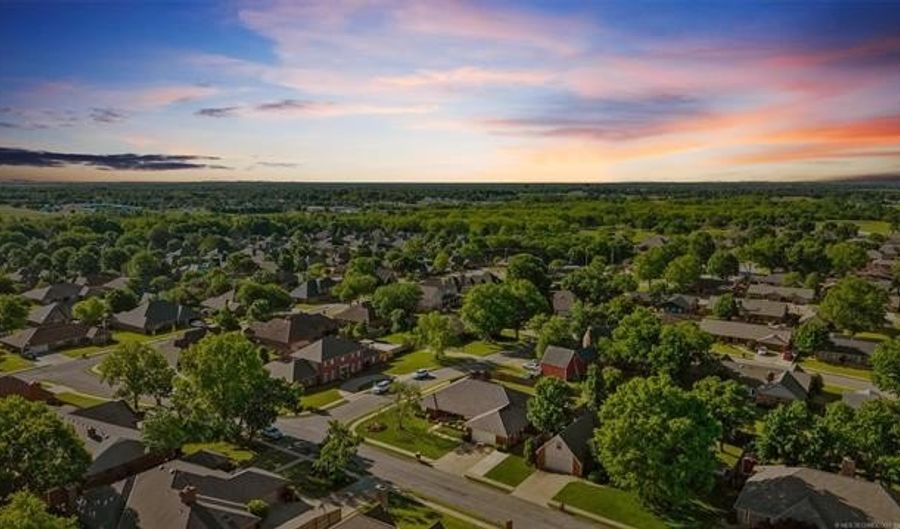2649 Regency Rd, Bartlesville, OK 74006 - 4 Beds, 3 Bath