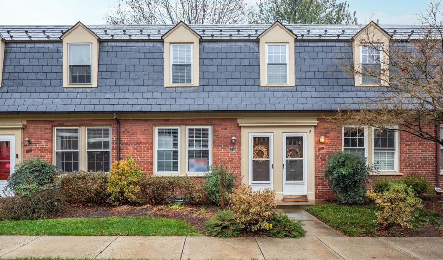 1021 S BARTON St 120, Arlington, VA 22204 - 2 Beds, 1 Bath