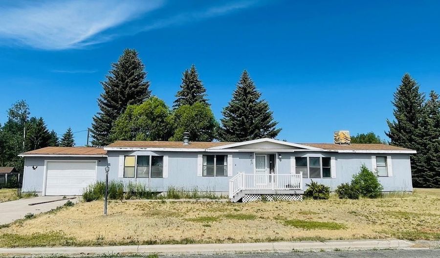 620 Sage St, Cokeville, WY 83114 - 3 Beds, 2 Bath