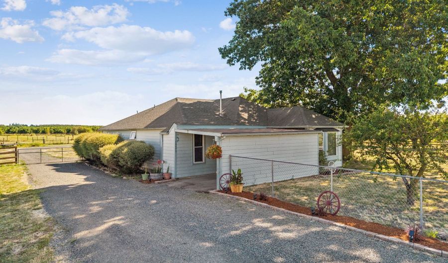 10093 NE WISEACRE Ln, Aurora, OR 97002 - 2 Beds, 2 Bath