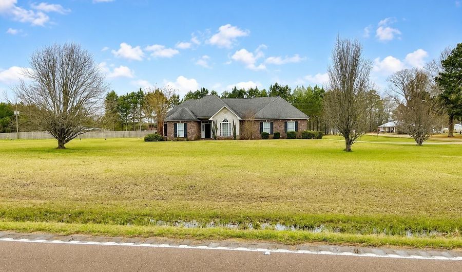 991 550 Hwy, Brookhaven, MS 39601 - 3 Beds, 2 Bath