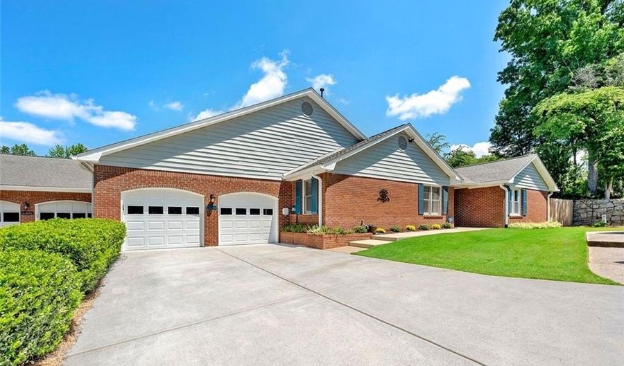 6307 Deerings Holw, Peachtree Corners, GA 30092 - 2 Beds, 2 Bath