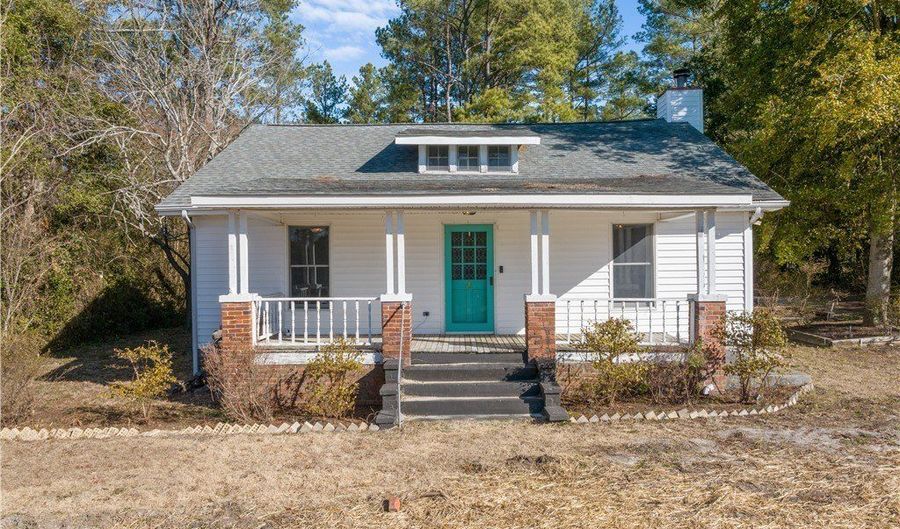 905 E Main St, Aberdeen, NC 28315 - 2 Beds, 2 Bath