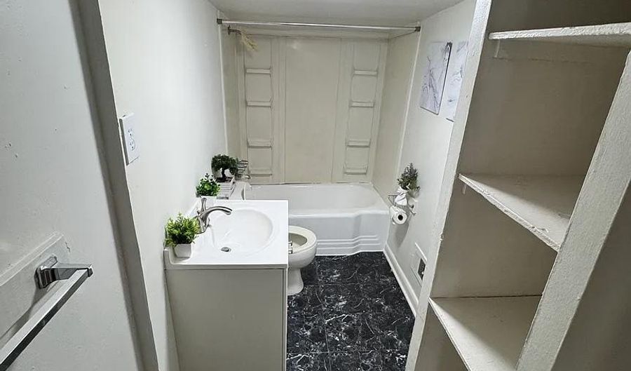 7267 BENEDICT Ave, Benedict, MD 20612 - 2 Beds, 1 Bath