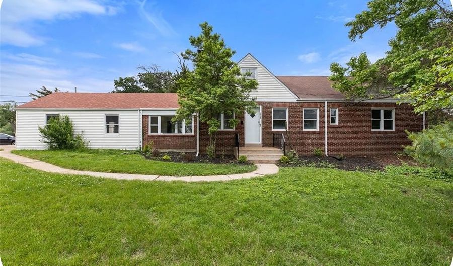 9938 Coventry Ln, Affton, MO 63123 - 4 Beds, 3 Bath