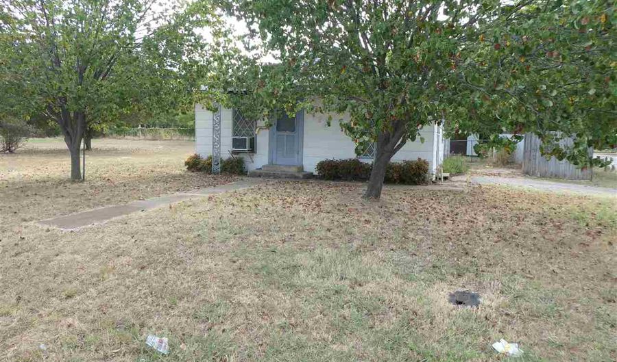 1221 A St NW, Ardmore, OK 73401 - 3 Beds, 2 Bath