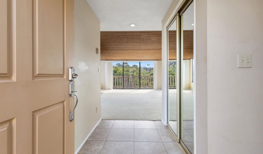 573 S Sierra 10, Solana Beach, CA 92075 - 2 Beds, 3 Bath