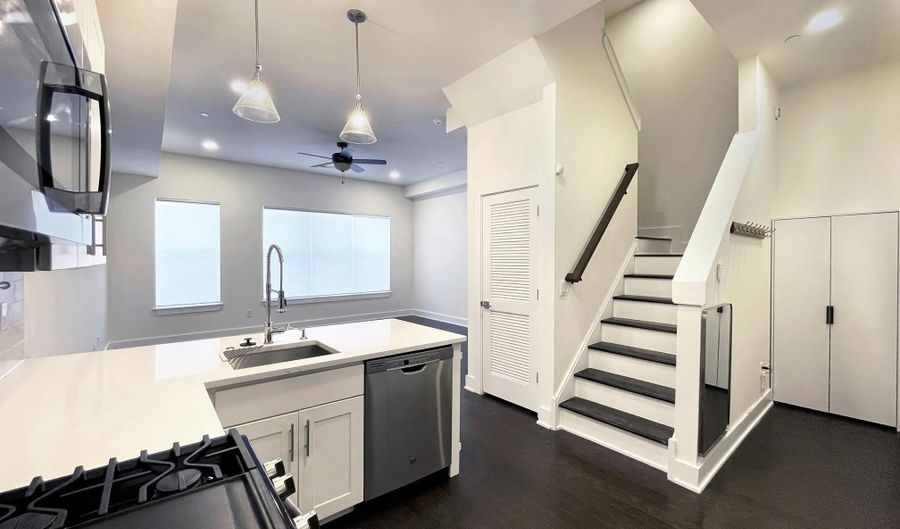 514 W MONTGOMERY Ave UNIT 7, Philadelphia, PA 19122 - 2 Beds, 2 Bath
