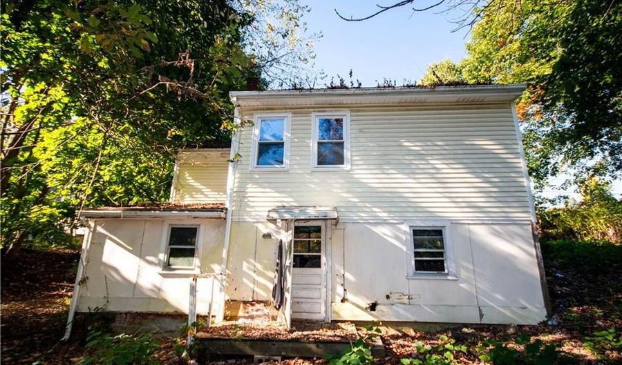 972 Eddie Dowling Hwy, North Smithfield, RI 02896 - 2 Beds, 1 Bath