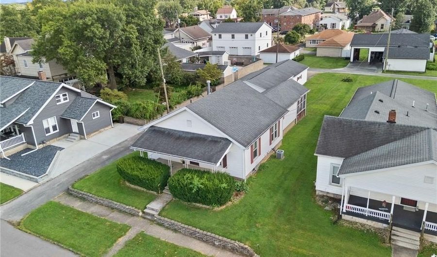 1516 17th St, Bedford, IN 47421 - 3 Beds, 2 Bath