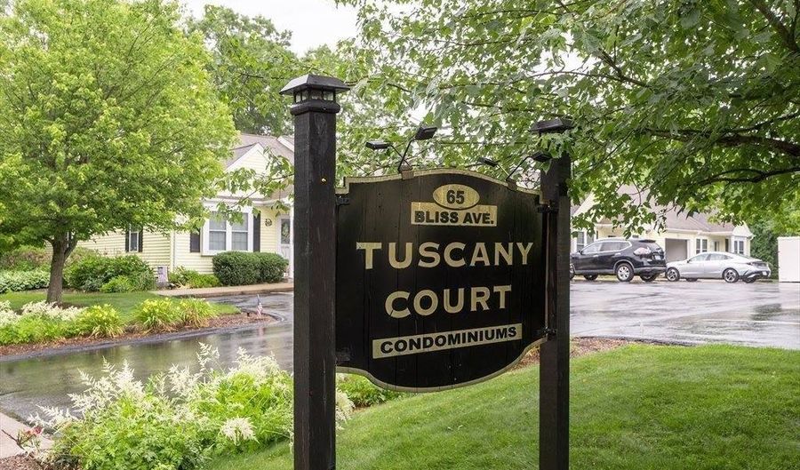 65 Bliss Ave #4, Attleboro, MA 02703 - 2 Beds, 2 Bath