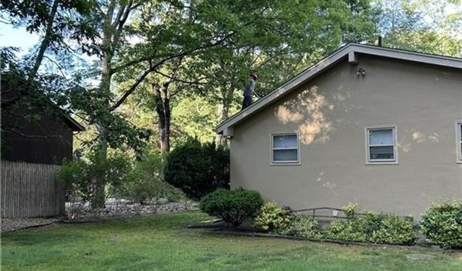 6 Blue Spruce Dr, Coventry, RI 02816 - 3 Beds, 2 Bath