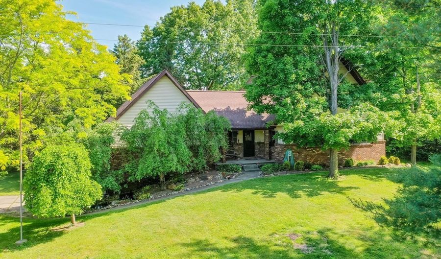 6499 Tubspring, Almont, MI 48003 - 4 Beds, 2 Bath
