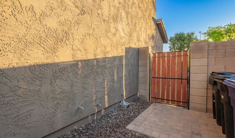245 N Bedford St, Chandler, AZ 85225 - 3 Beds, 3 Bath