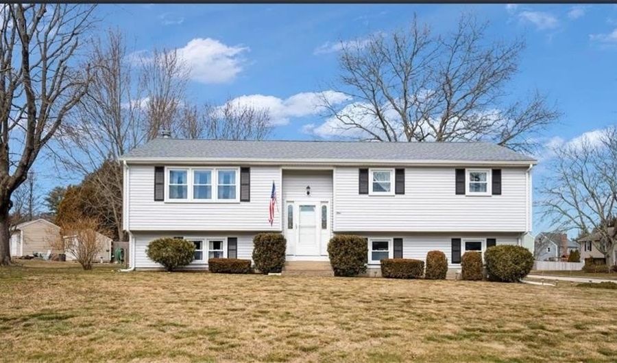 1 Midlands Dr, East Greenwich, RI 02818 - 3 Beds, 2 Bath