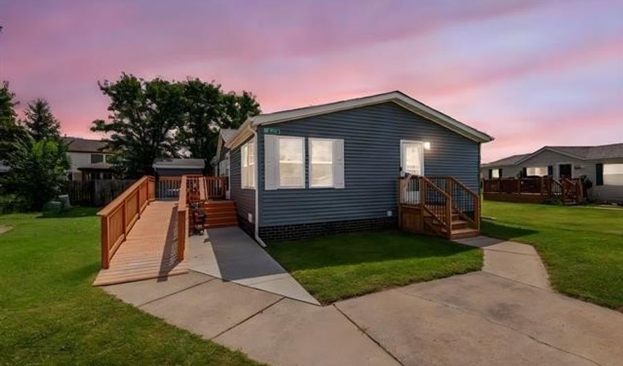 945 Tanner Lndg, Monroe, MI 48161 - 3 Beds, 2 Bath