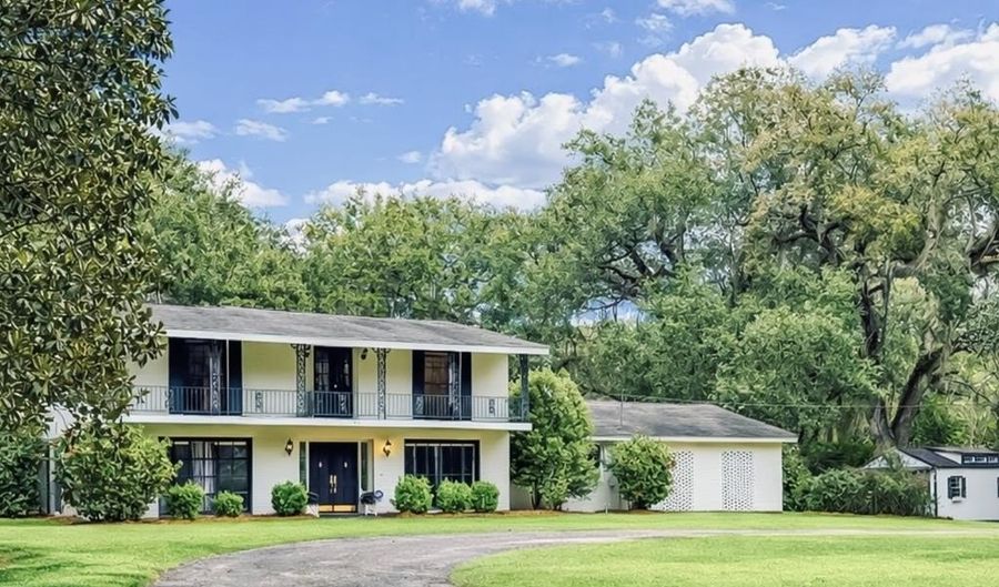 1911 Lake Douglas Rd, Bainbridge, GA 39819 - 4 Beds, 4 Bath